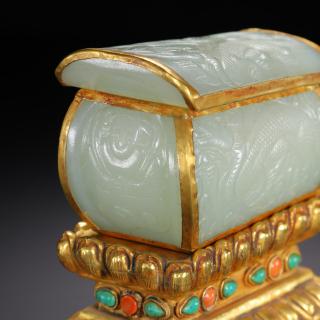 清代 和田玉包金嵌宝龙鳳棺摆件 规格:高10.3cm宽10.3cm重564克