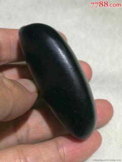 黑皮红肉和田玉籽料
